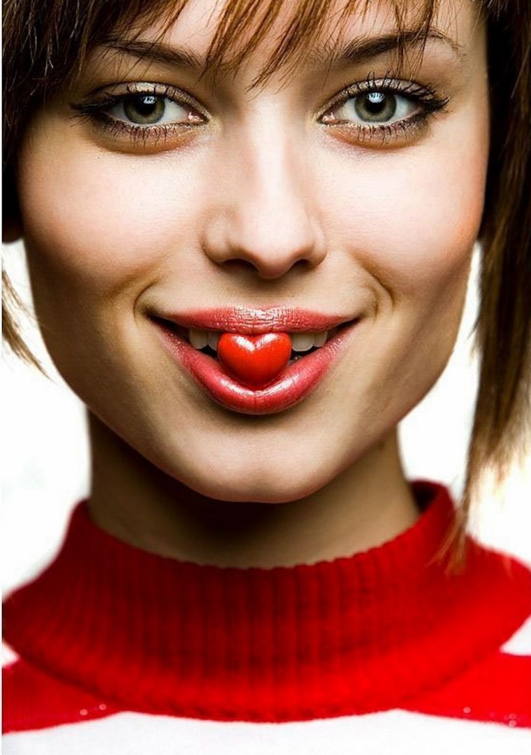 Веселая девушка