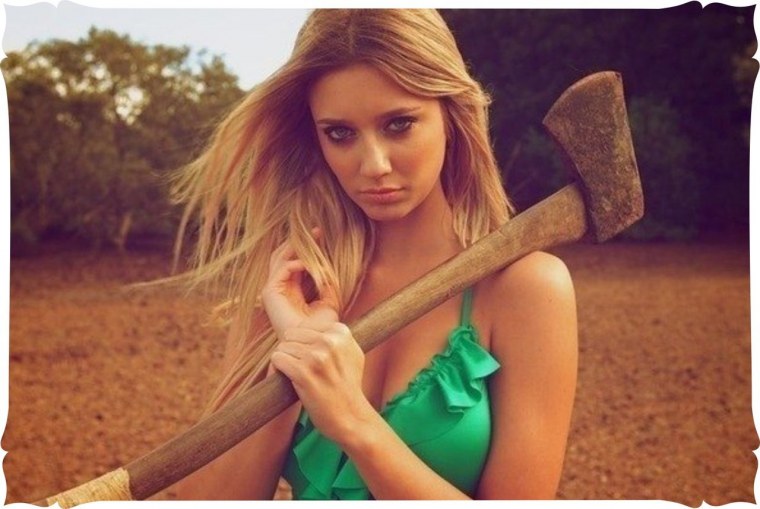 Блондинка с топором