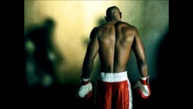 Боец со спины