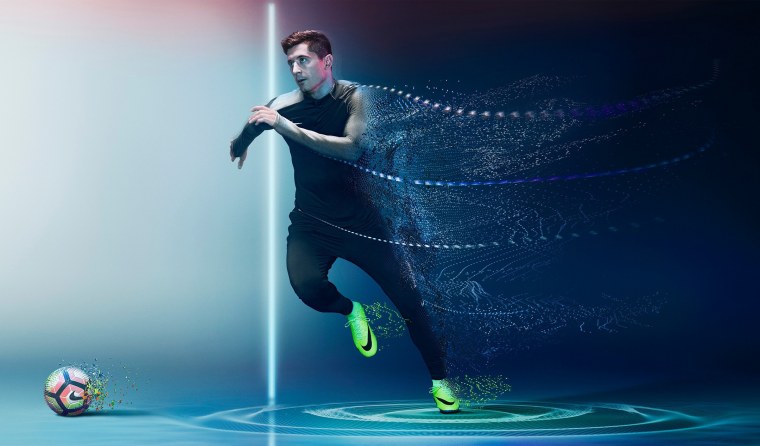 Футбольный мяч на поле