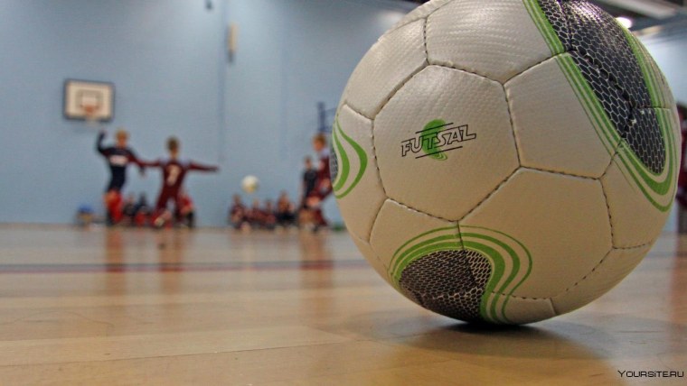 Футбольный мяч в сетке