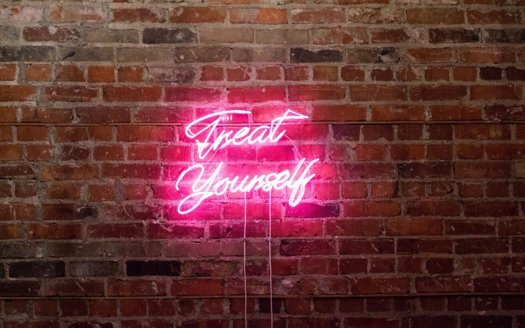 Коридор с неоновой подсветкой