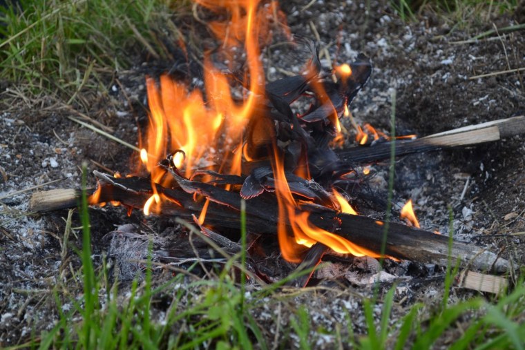 Костер днем