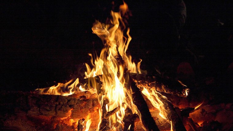 Огонь в кострище