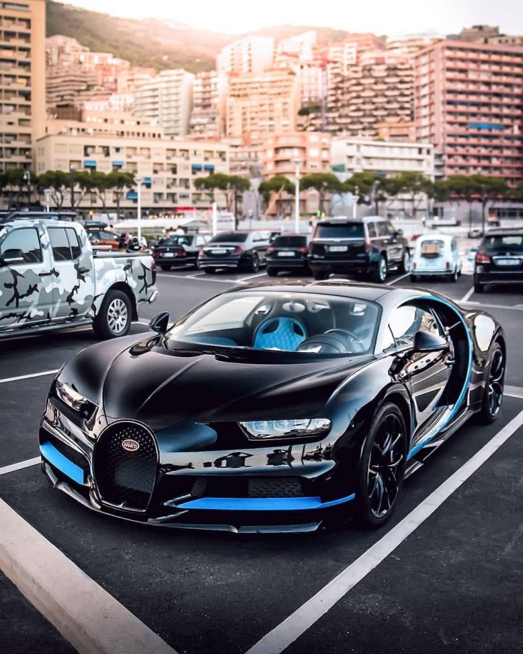 Суперкар Бугатти ЧИРОН
