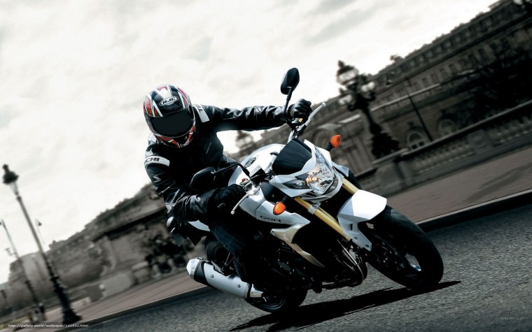 Пацан на мотоцикле