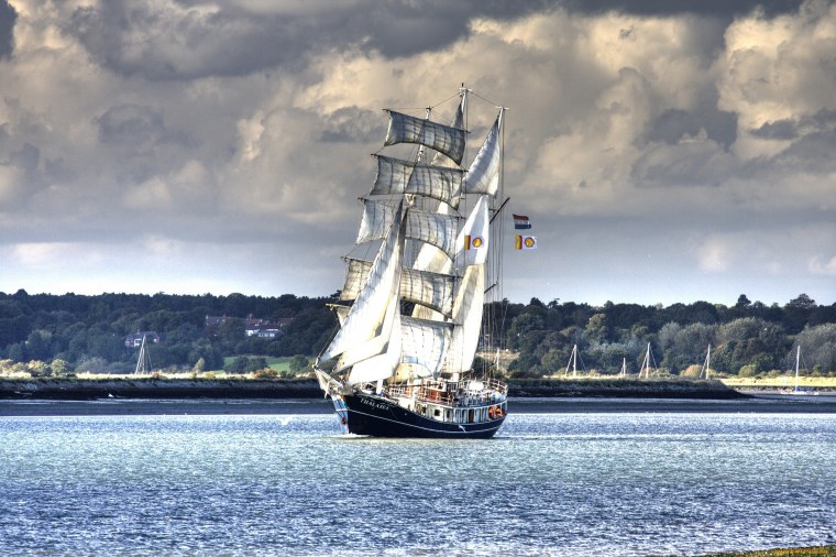 Корабль с боку