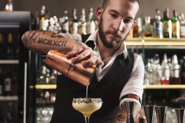 Бармен в ресторане