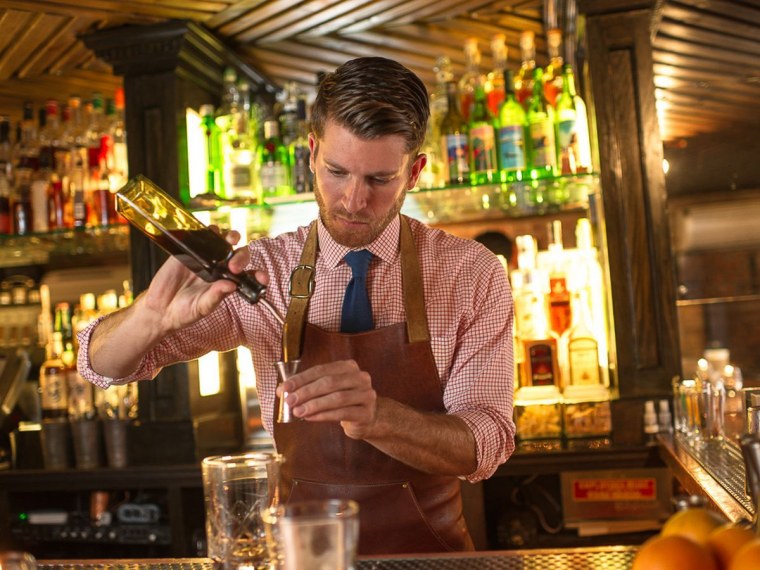 Форма барменов в баре