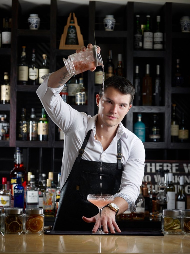 Денис Ярмульский бармен