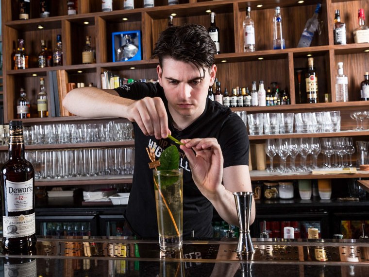 Стефан Берг бармен