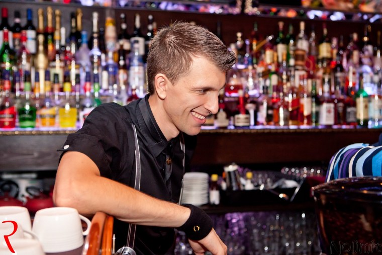 Александр Кудрявцев бармен
