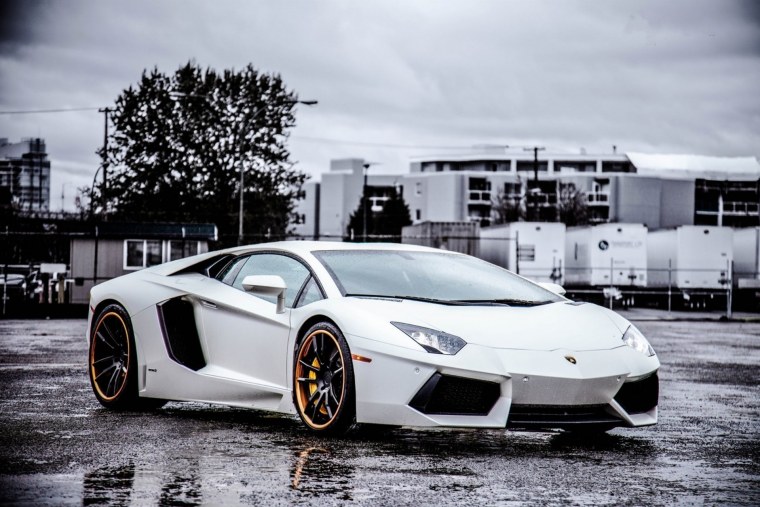 Lamborghini Aventador lp700-4 белая