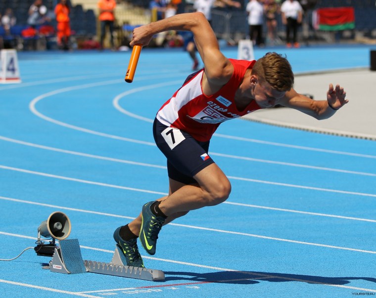 Легкая атлетика на белом фоне