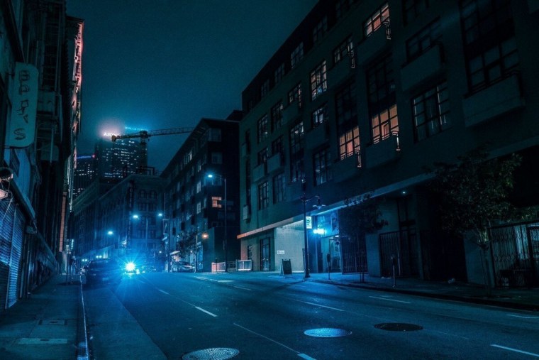 Темная улица