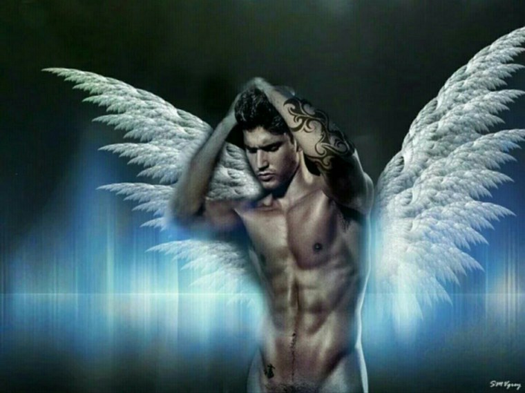 Парень с крыльями