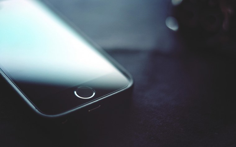 Темный фон для смартфона