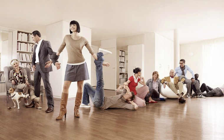 Много людей в квартире