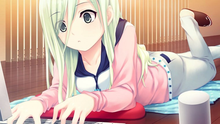 Аниме девушка с ноутбуком