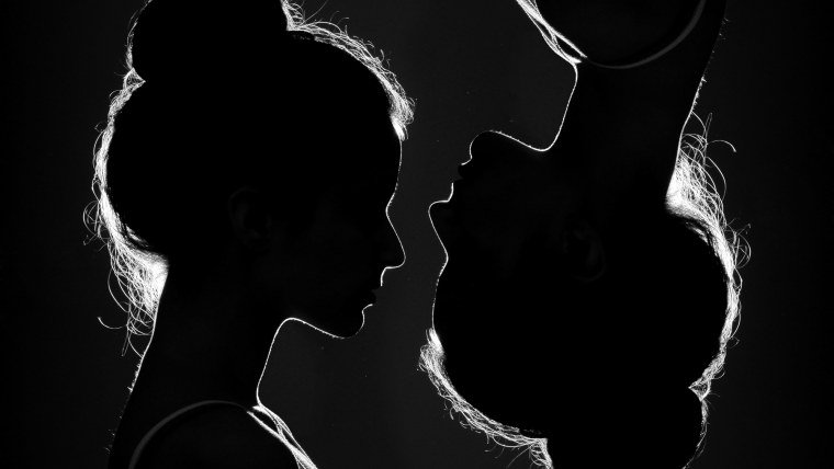 Два силуэта