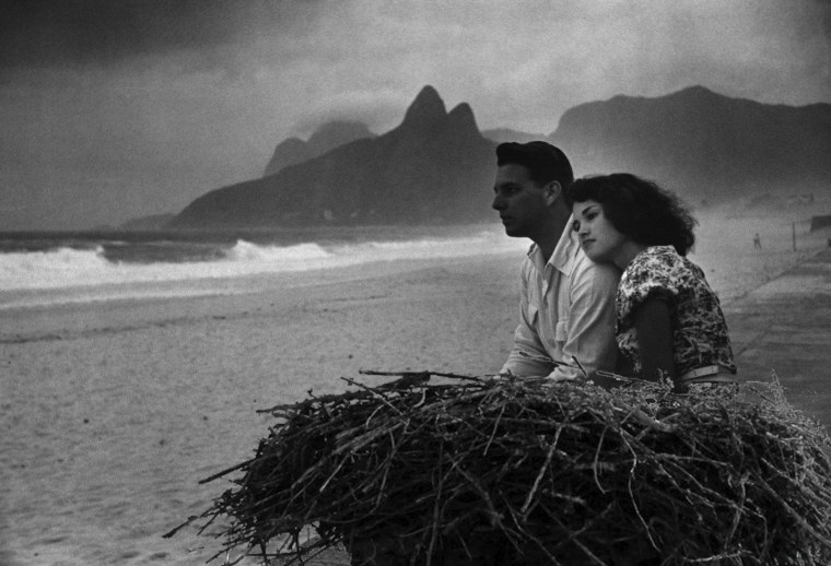 Двое на берегу