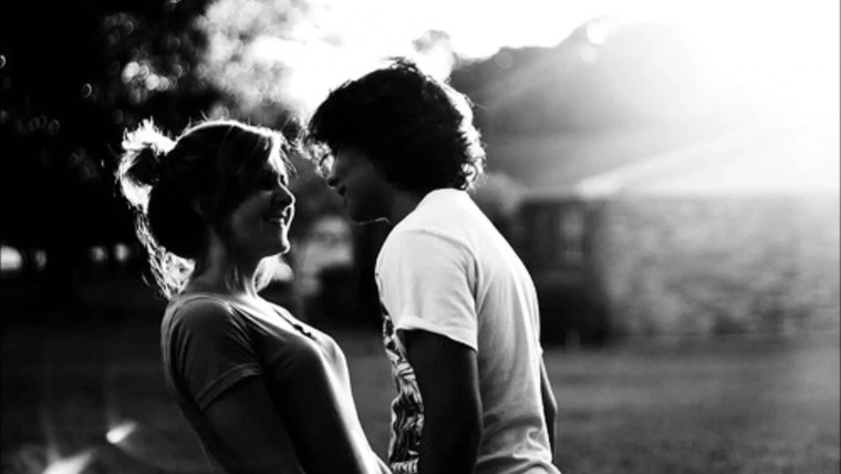 Парень и девушка чб