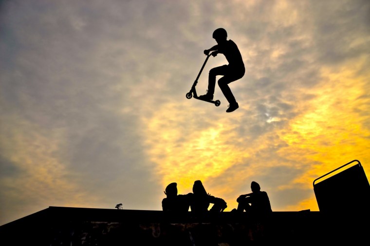 Авы с самокатом