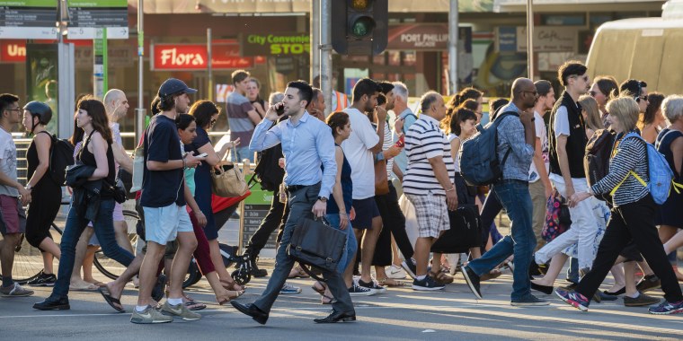 Пешеходы на улице