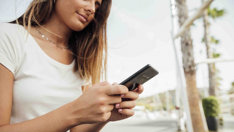 Смартфон в руке