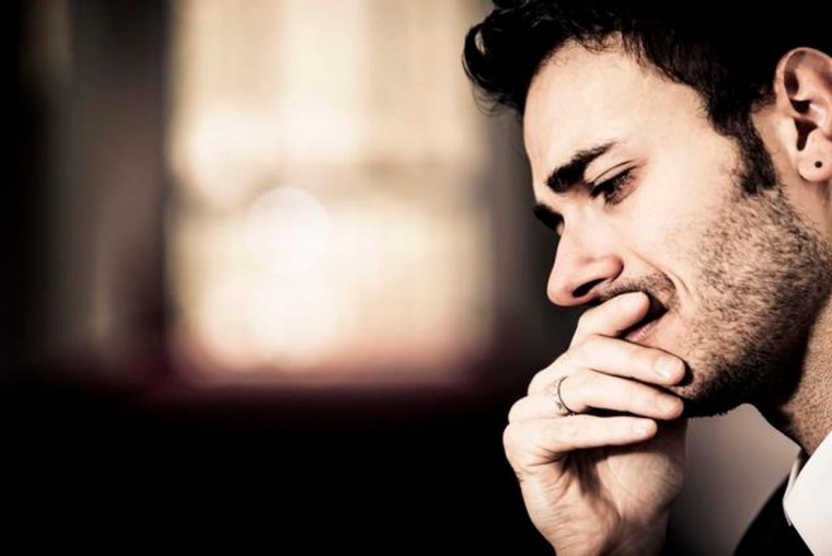 Задумчивый мужчина