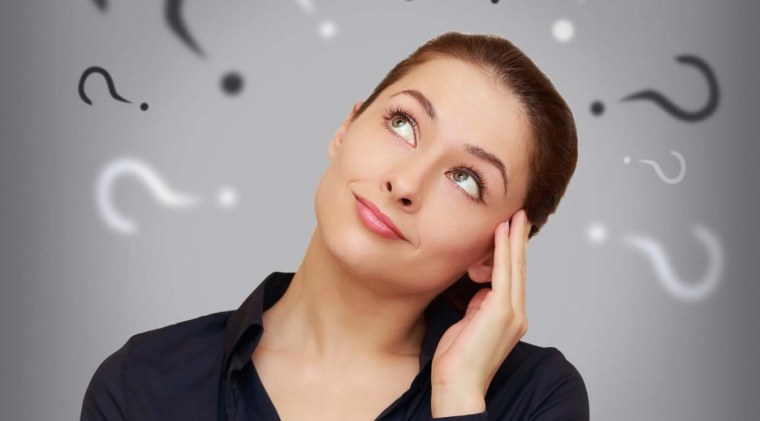 Девушка задумалась