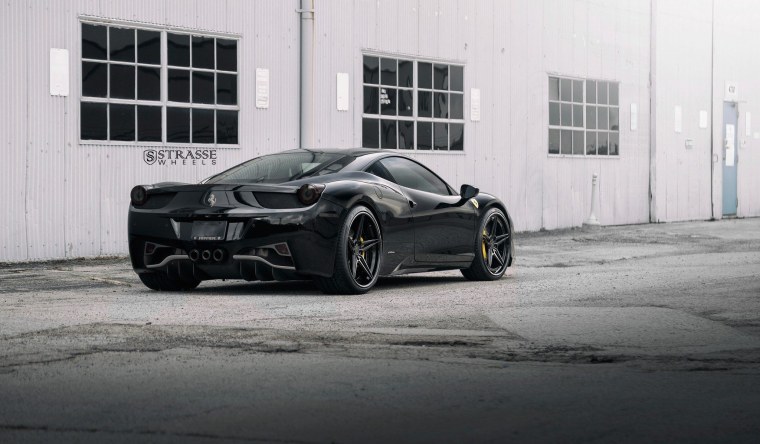 Ferrari 458 Italia сзади
