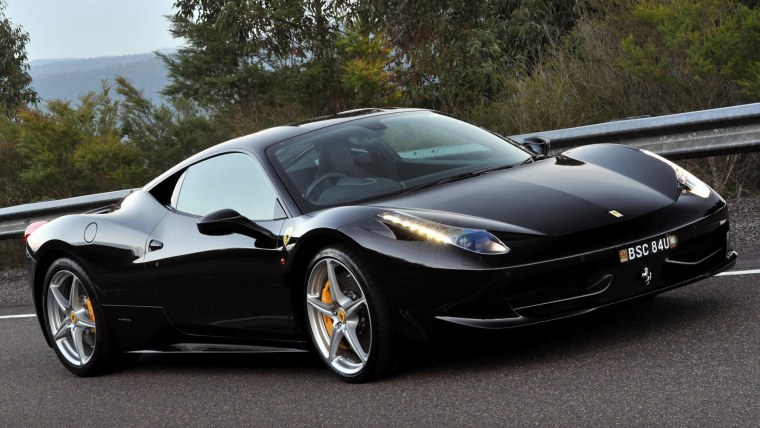 Автомобиль Ferrari 458 Italia