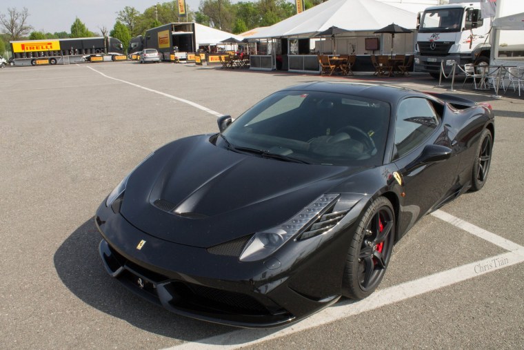 Черная Ferrari 458 speciale