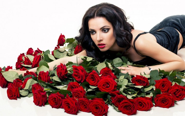 Девушка с красными губами