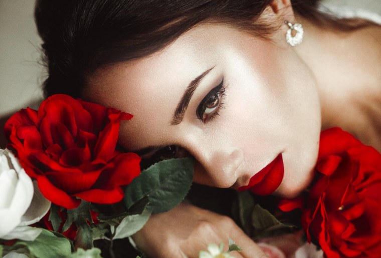 Девушка с розой