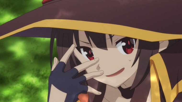 Мегуми улыбается