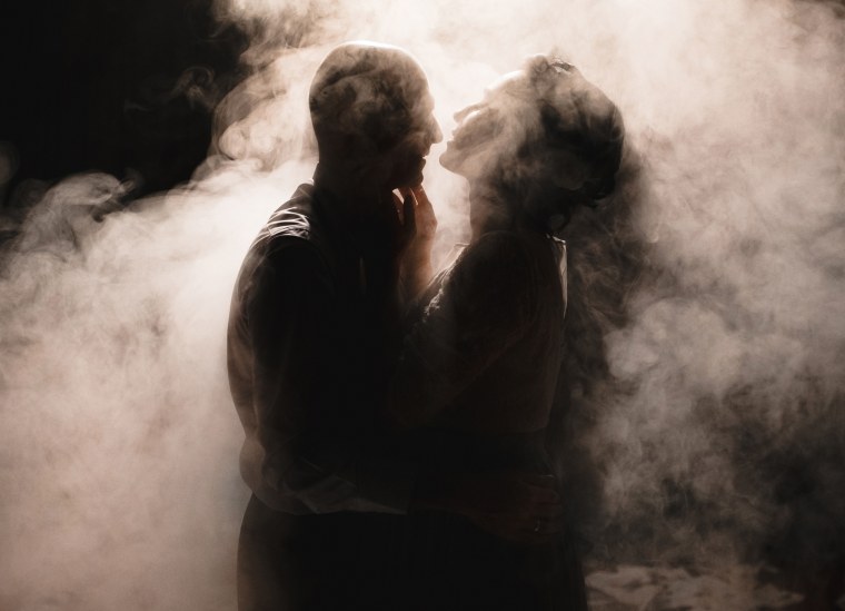 Мрачное поле в тумане