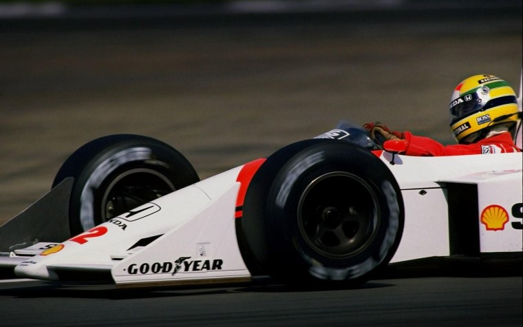 Сенна гонщик обои