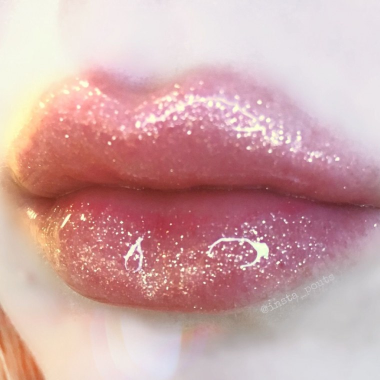 Глянцевая помада