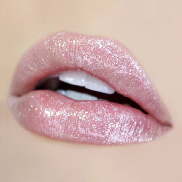 Эстетичный макияж губ