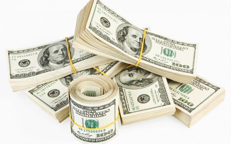 Пачка 100 долларовых купюр