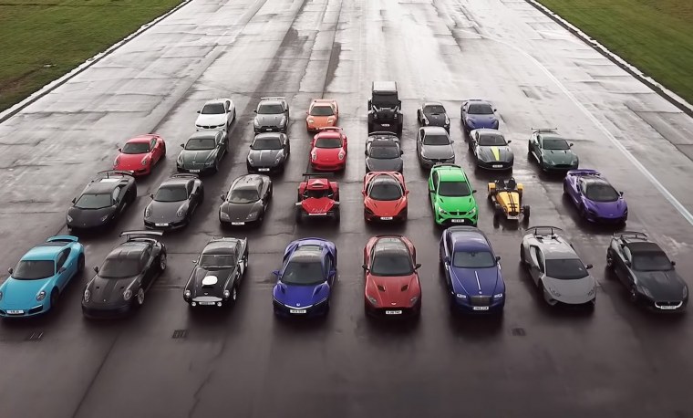 Одинаковые машины разных марок