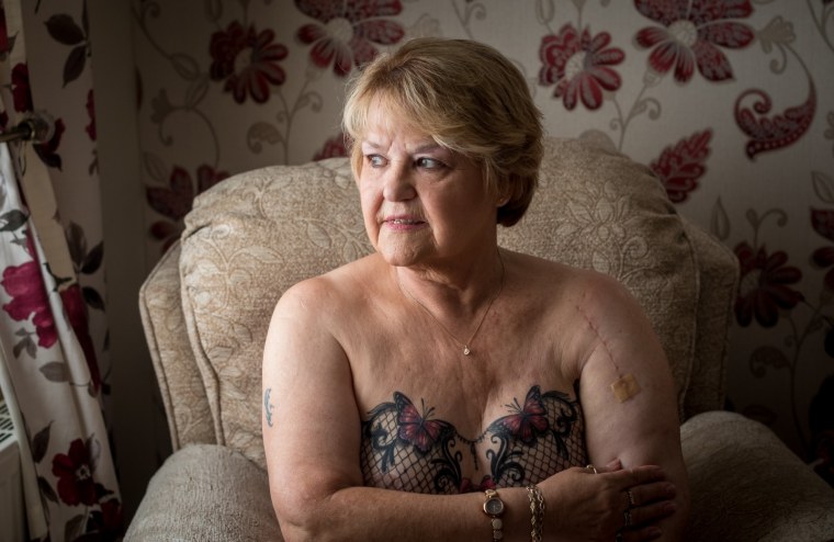 Бабушка с фотоаппаратом