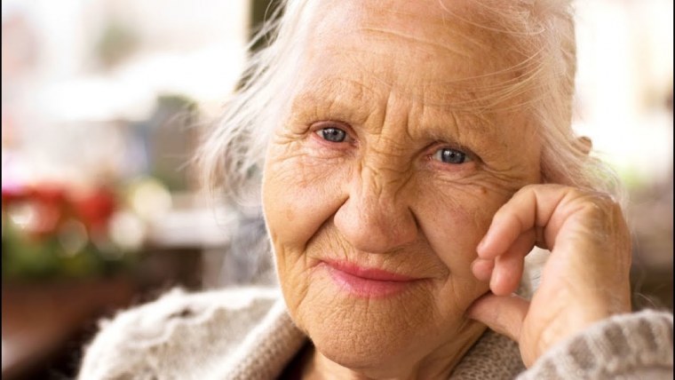 Пожилые люди