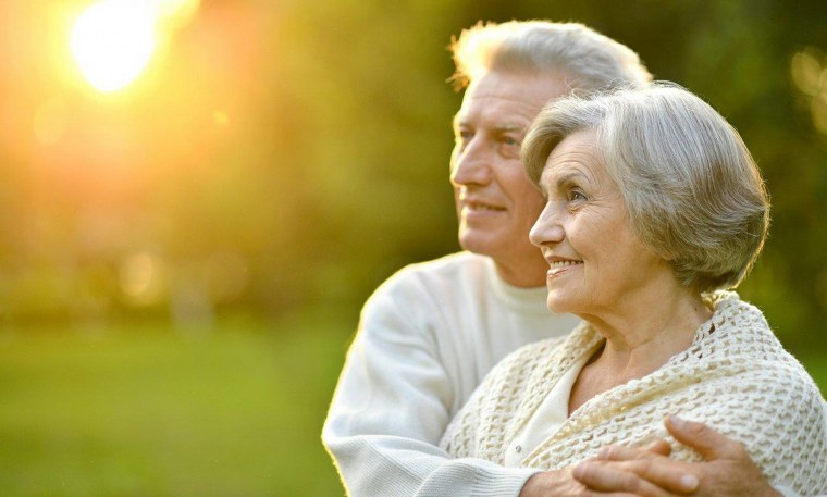 Пожилые люди