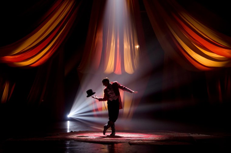 Актер на сцене