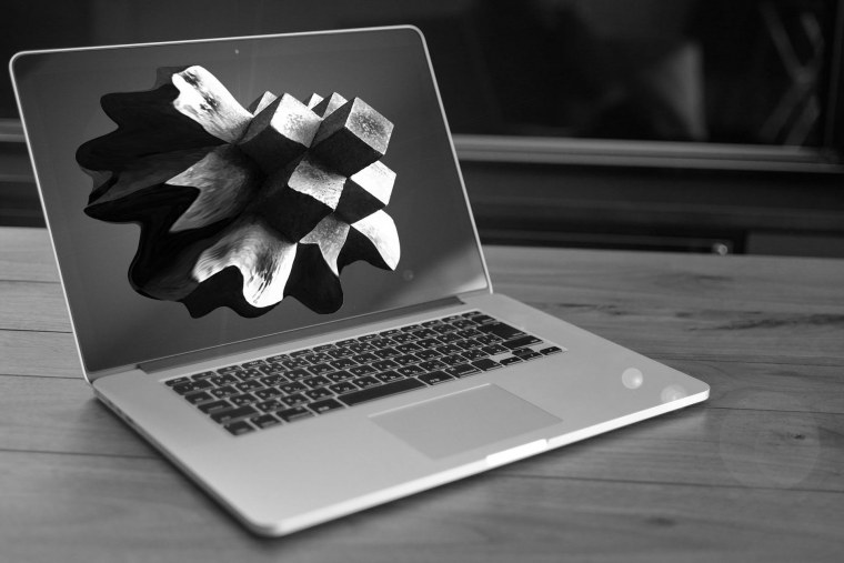 Ноутбук и чашка кофе