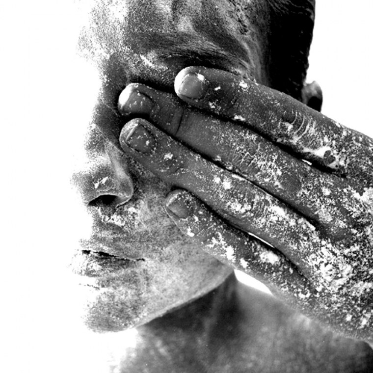 Ладонь на лице