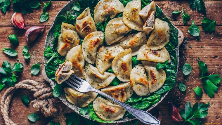 Тарелка пельменей